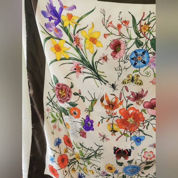 Authentic Gucci Vittorio Accornero Floral Scarf - 32" x 32" Orchid 100% Silk - Picture 10 of 15